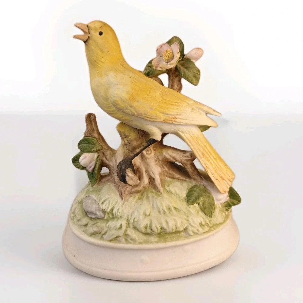 Vintage Gorham Ceramic Yellow Bird Canary Figurine Music Box Made in Japan 1940